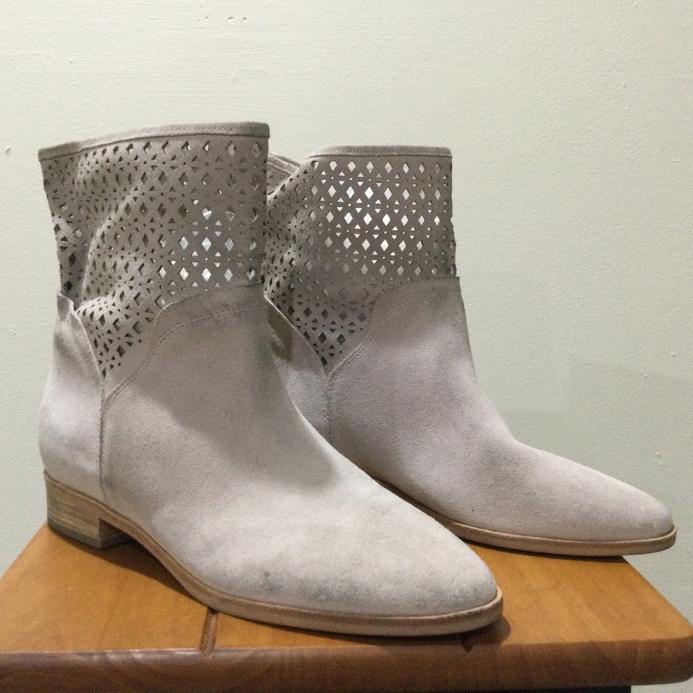 ❤️‍🔥FLASH SALE❤️‍🔥TODAY ONLY❤️‍🔥MICHAEL KORS CUTOUT SUEDE BOOTS 💯💖💕NWOB